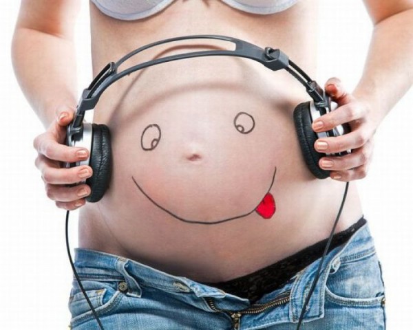 Dùng nhạc giao hưởng phát triển trí não thai nhi đúng cách
