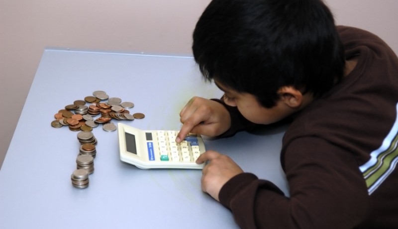 kid-counting-coins_shutterstock_2733262-custom-800x460